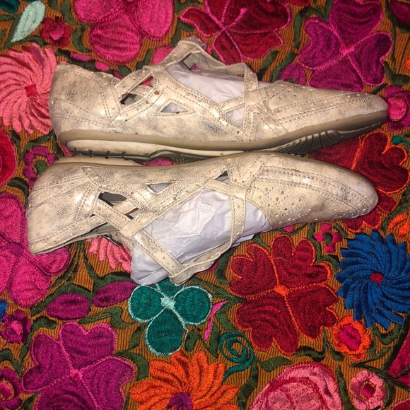 Pretty White & Gold Spattered Leather Strappy Flats - Picture 4 of 7